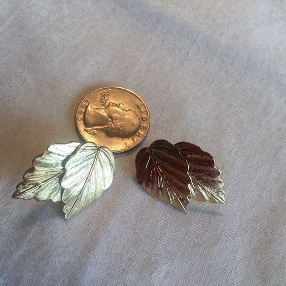 $10 ea or 3/$20 Goldtone Leaf Earrings - Picture 8 of 10